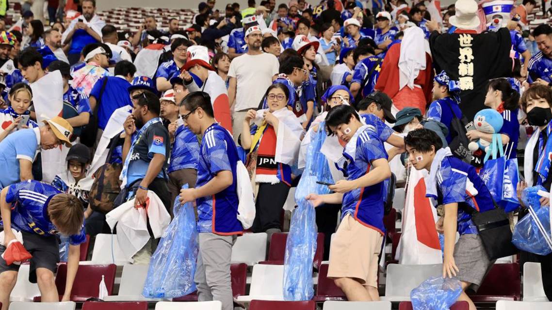 Japan Fans cleaning